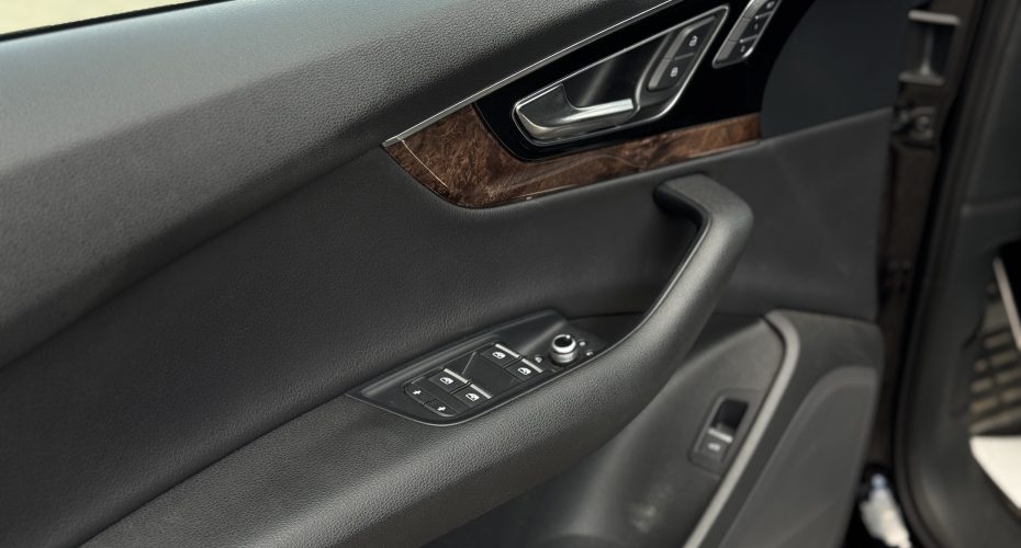 Audi Q7 2016р продається за 25 900 $
