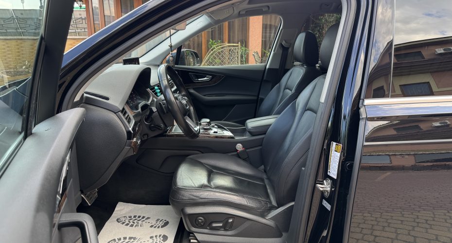 Audi Q7 2016р продається за 25 900 $