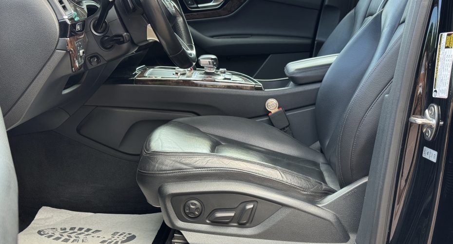 Audi Q7 2016р продається за 25 900 $