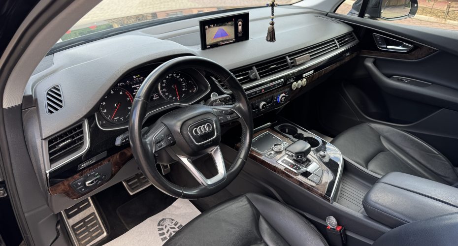 Audi Q7 2016р продається за 25 900 $