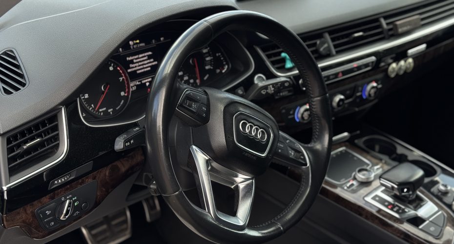 Audi Q7 2016р продається за 25 900 $
