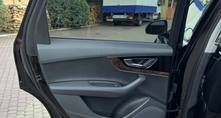 Audi Q7 2016р продається за 25 900 $