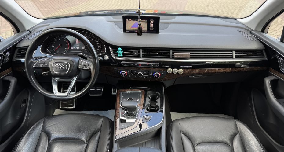 Audi Q7 2016р продається за 25 900 $