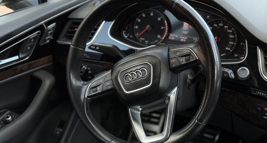 Audi Q7 2016р продається за 25 900 $