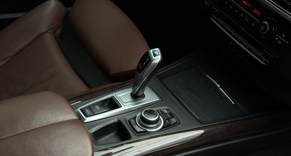 BMW X5 2013р продається за 18 990$
