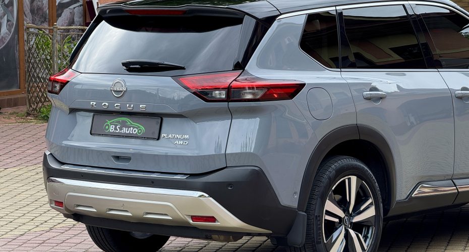 Nissan Rogue Platinum 2023р продається за Продано