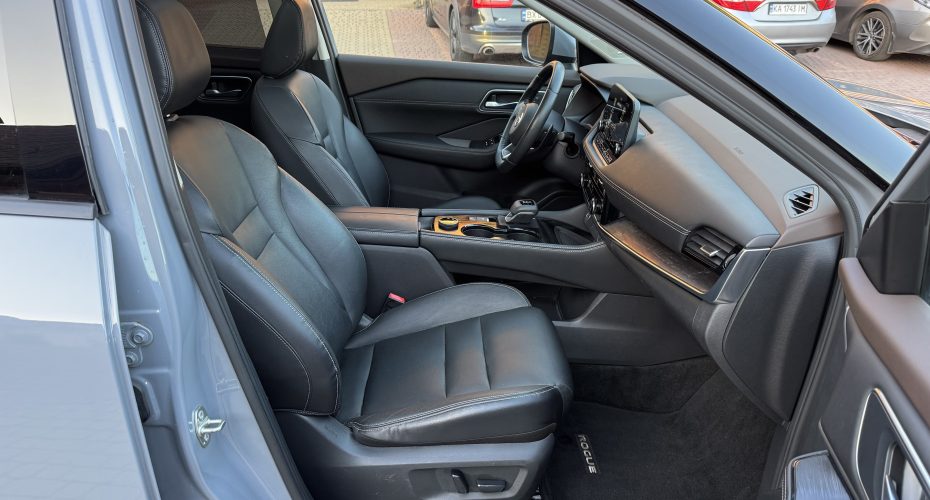 Nissan Rogue Platinum 2023 р продається за 27 800 $