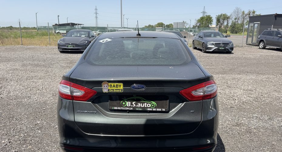 Ford Fusion 2015 р продається за 9 500 $