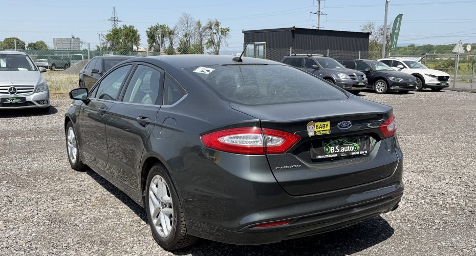 Ford Fusion 2015 р продається за 9 500 $