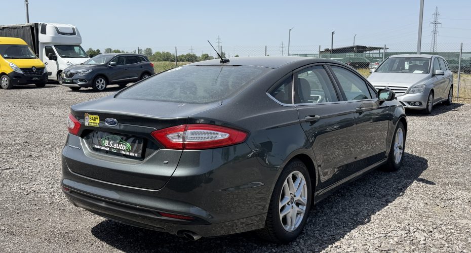 Ford Fusion 2015 р продається за 9 500 $